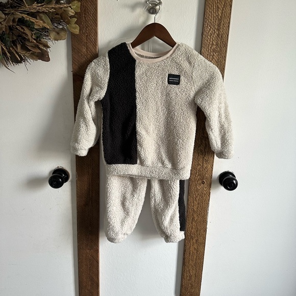 Boutique Boys Sherpa Jogger Sweat Set Pullover Top and Sweatpants EUC size 5/6 - Picture 10 of 10